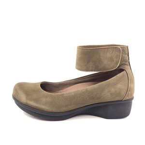 Dansko 'Lulu' Taupe Nubuck Ankle Strap Wedge Clogs EUR 36